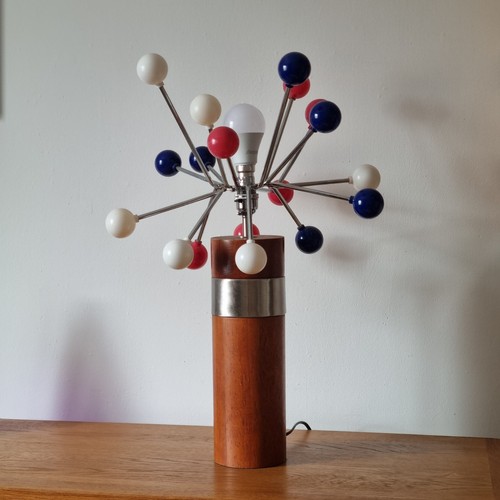 Atomic space age - style, table