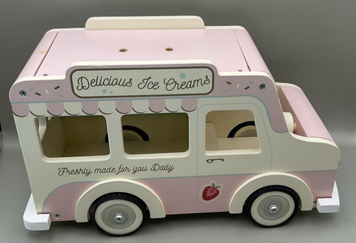 Toy van wooden doll house - le,
