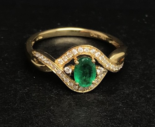 18ct gold natural emerald