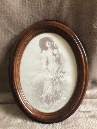 Vintage oval photo frame - photo,