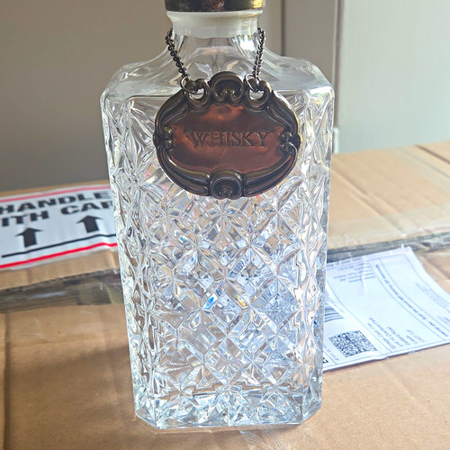 Clear cut glass whisky - clear,