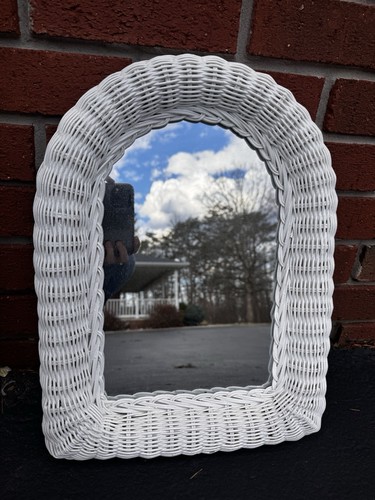 Vintage white wicker arched - white,