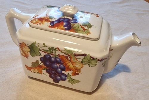 Rington teapot autumn themed - teapot,