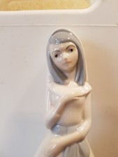 miquel Requena girl Figurine H22cm x W11cm