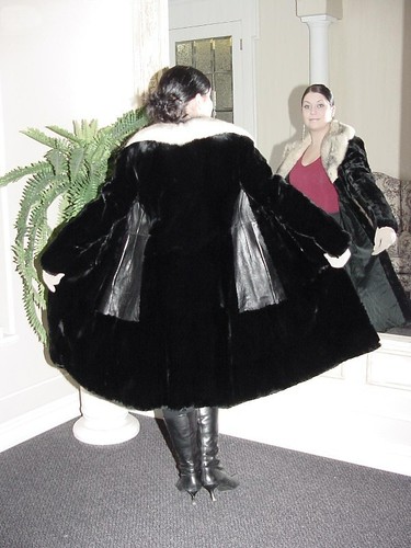 Black sheared musquash fur - sheared,