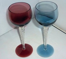 2 STUNNING STYLISH COLOURED GLASS AIR TWIST STEM WINE GLASSES