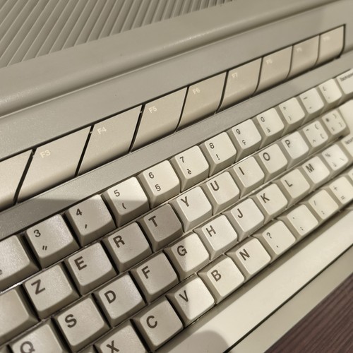 Atari 1040ste 220 240v pal - 220-240v,