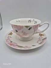 Pretty Bumble Bee Tea Co. Tea