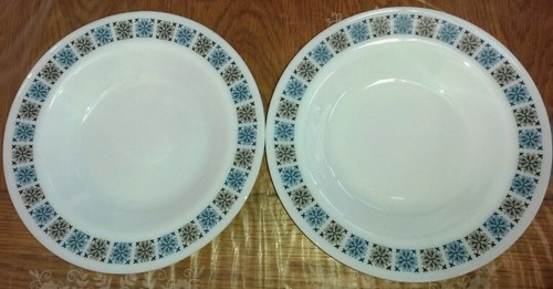 Vintage pyrex dishes - x2-vintage,