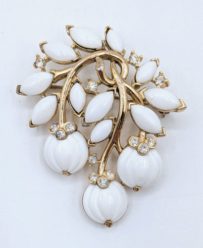 Vintage crown trifari milk - vintage,