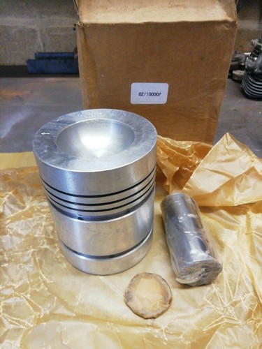 Jcb parts 100007 piston - 02/100007,