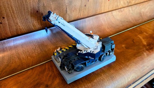 Scale model crane diorama - crane,