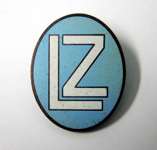 Zeppelin officers cap badge - badge, lz