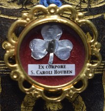 Shrine relicario relic