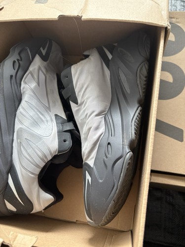 Yeezy 700 size - uk, 6.5