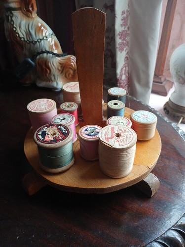 Vintage wooden sewing aid - wooden,