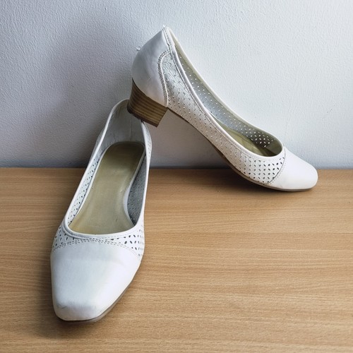 Clarks womens white - by,