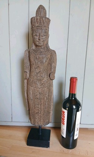 Large buddha statue looks - ,,