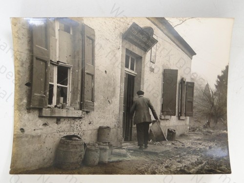 German civilian looting - civilian, tin