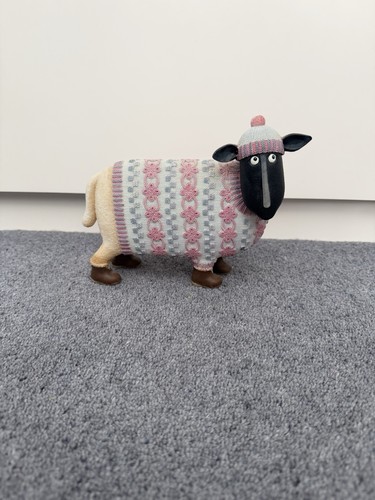 Border fine arts ewe and - border,