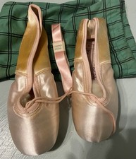 Vintage Capezio Pavlova  Pointe Shoes Pink Satin Size 4 1/2C With Ribbon