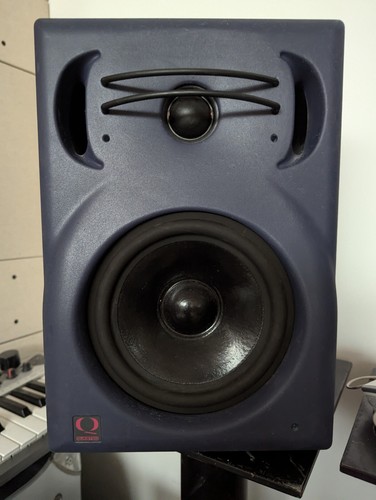 Quested f11 powered studio - quested,