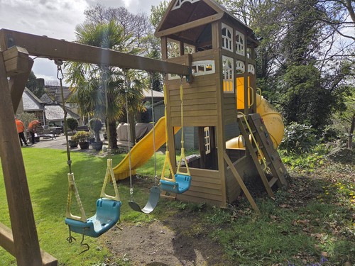 Kids play area - ,