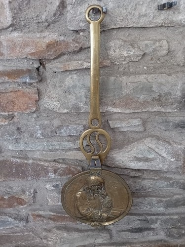 Rare brass chestnut - ,