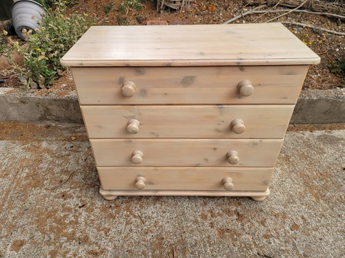 Pine chest drawers - of,