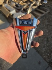 Toyota HILUX RN20 RN25 Front Grille Badge/Emblem NOS 