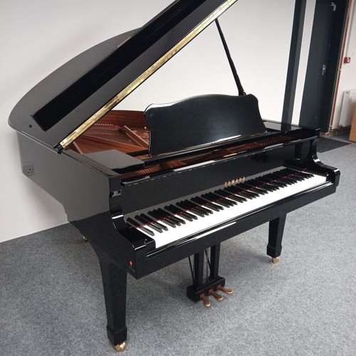 Yamaha baby grand piano - c1,