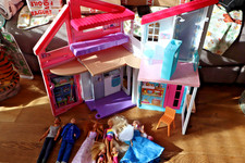 SMALL FOLDING BARBIE HOUSE