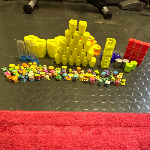 75x trash pack figures - , with
