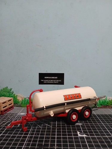 Britains farm toys bauer - britains,