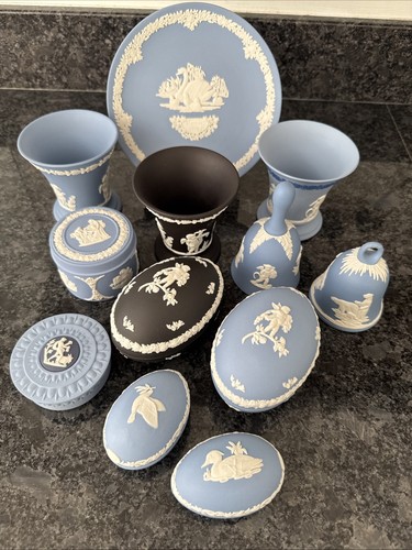 Wedgwood jasperware blue black - blue,