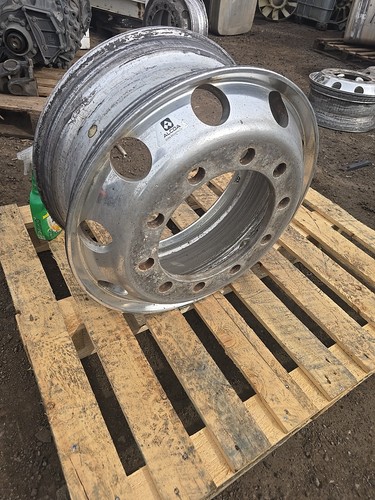 Alloy wheel alcoa - alloy,