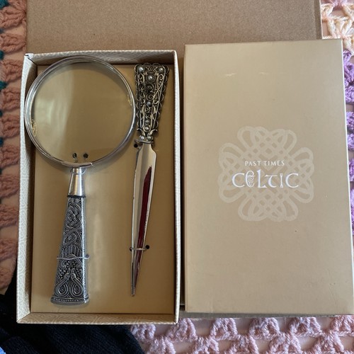 Past time celtic magnifier - past,