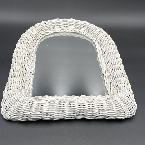 Vtg boho white - vtg, rattan