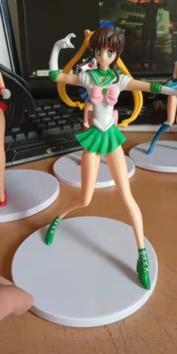 Sailor moon figure - moon,