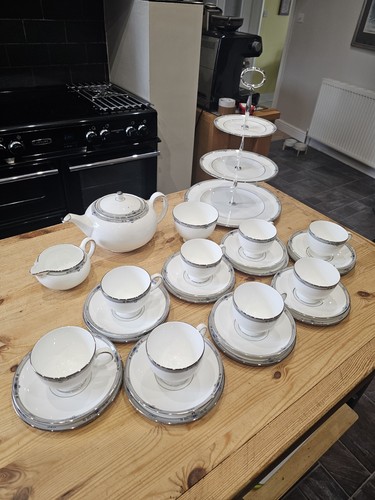 Wedgwood tea set for - , eight