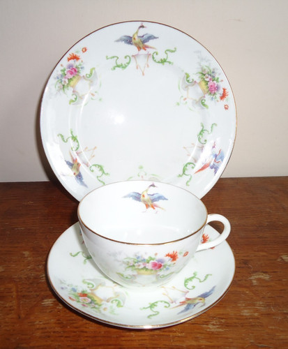 Rare maling porcelain trio - ,