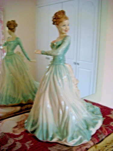 Royal doulton figurine - royal, figurine-in