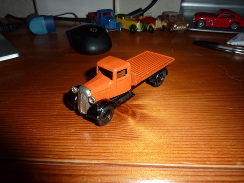 Dinky toys 25c flat - dinky,