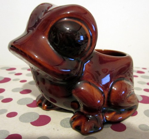 Denmead pottery brown - denmead, frog