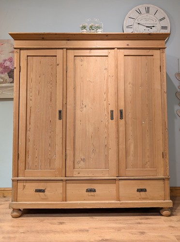Antique pine lockable triple - antique,