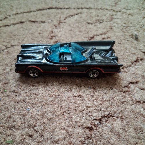 Hot wheels batmobile - batmobile, red