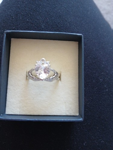 Skeleton hands claddagh ring - hands,
