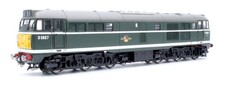 HORNBY 'OO' GAUGE BR GREEN CLASS 31 'D5657' DIESEL LOCOMOTIVE