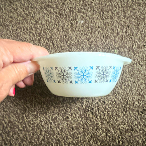 Pyrex chelsea bowl - pyrex,