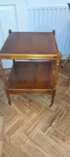 Reproduction tier yew square - reproduction,
